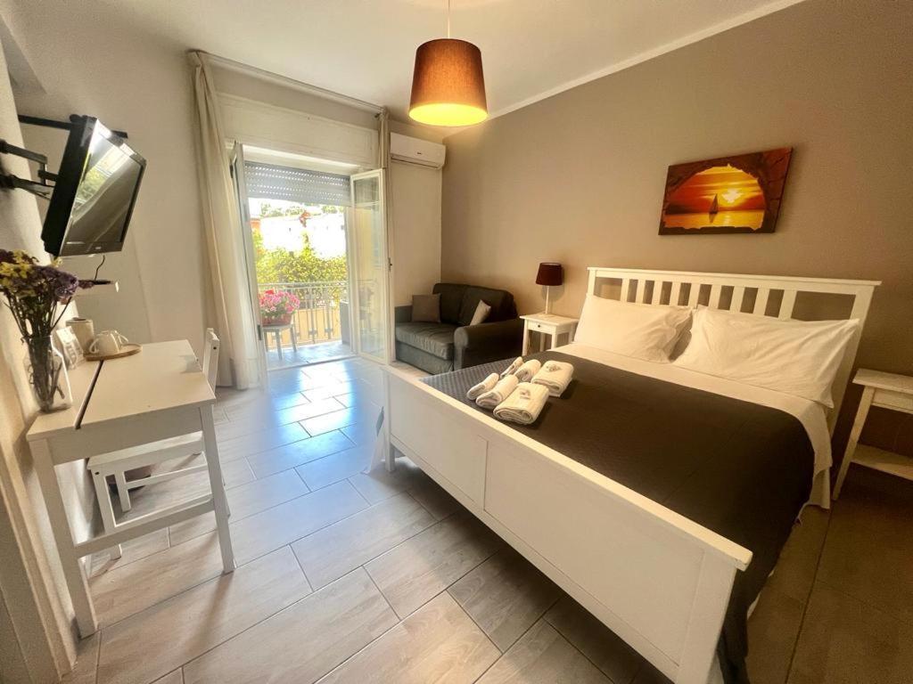 A Casa Dei Bruno B&B Поцуоли Екстериор снимка